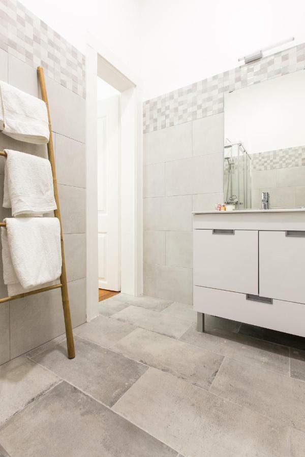 Lisbon Secret & Charming Baixa 4 Bedroom Apartment מראה חיצוני תמונה